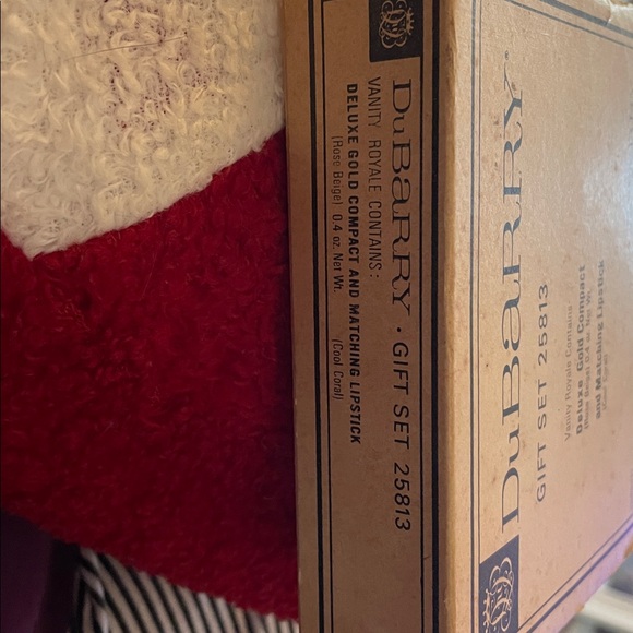 Vintage Dubarry makeup Gift set Gold Compact and Lipstick Set Never used - Picture 14 of 14